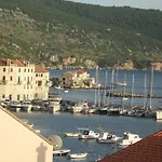 Dubra Komiza