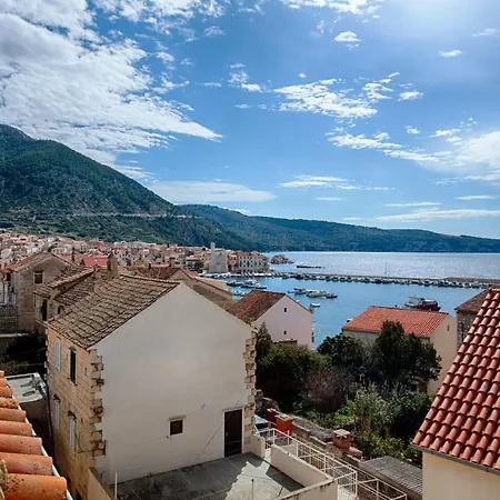 Dubra Komiza